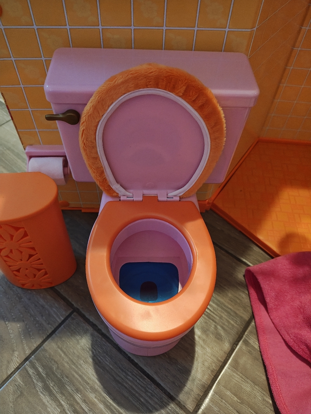 The American Girl Doll Groovy Bathroom Set With All Accessories - Picture 6 of 13